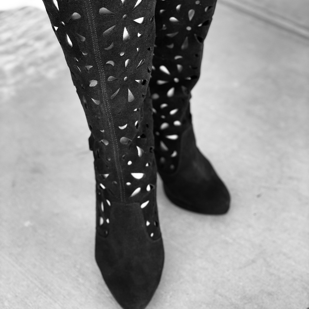 Cuple (designer from Spain.. made in Spain ) cut out Suede boot